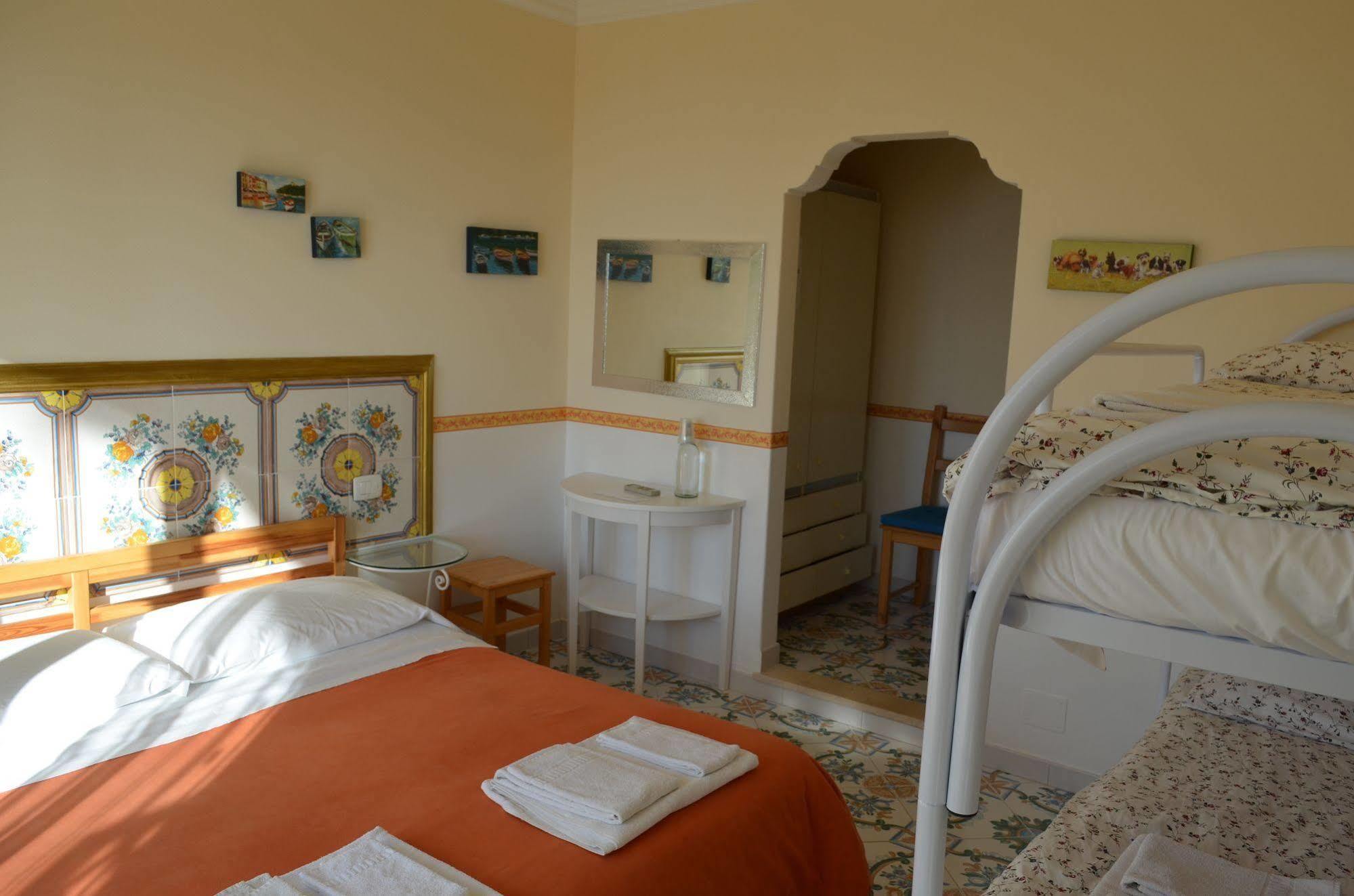 Le Ginestre Di Capri Bb & Holiday House Anacapri  Ngoại thất bức ảnh