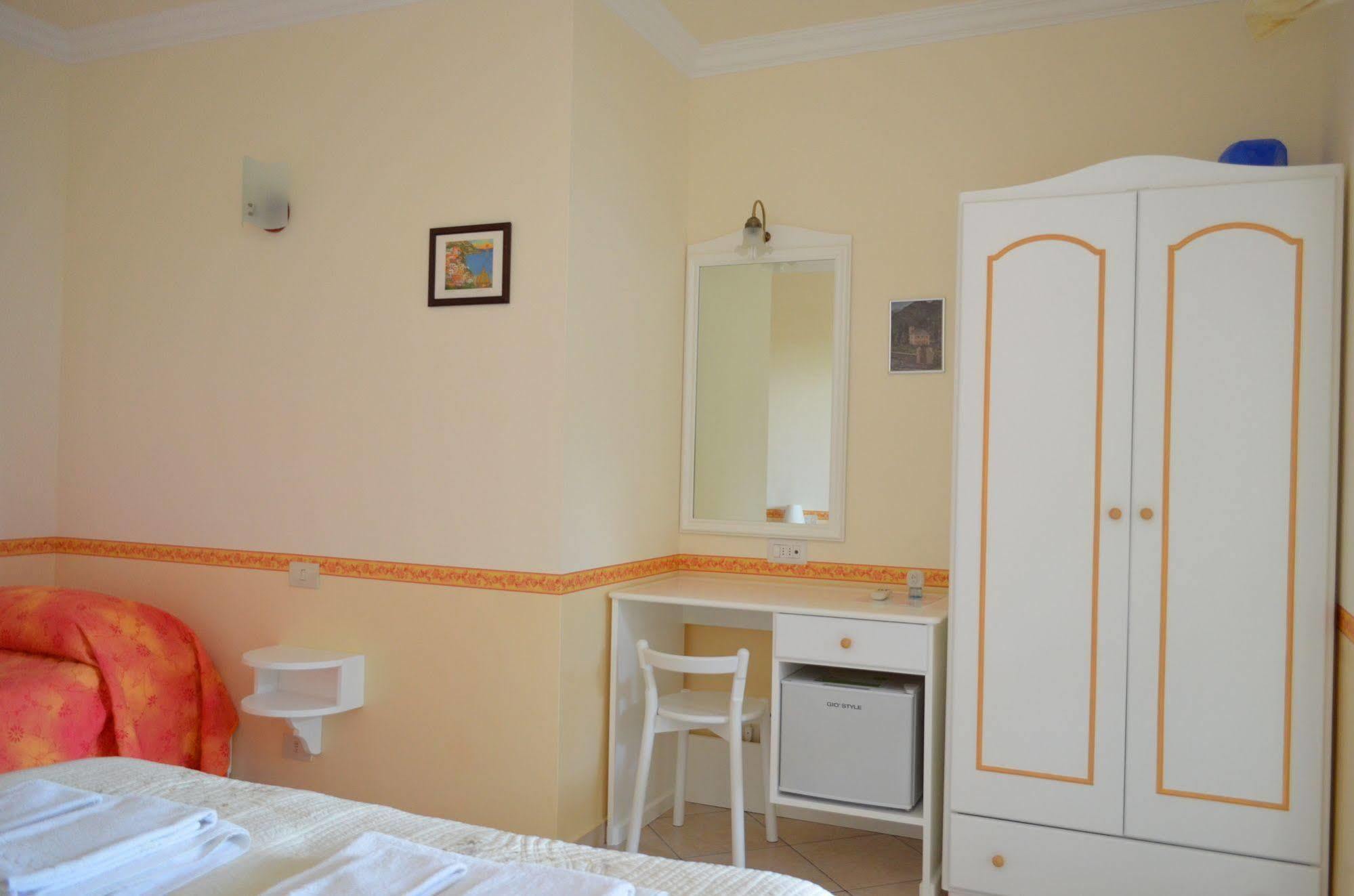 Le Ginestre Di Capri Bb & Holiday House Anacapri  Ngoại thất bức ảnh